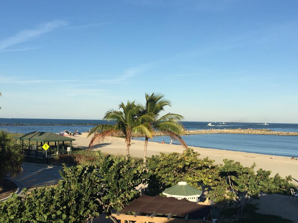 Rhumcay Beach Resort And Grille Fort Pierce Exteriör bild